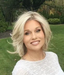 Upstage Wig By Raquel Welch | Large Cap -Best Wig Shop IMG 7805 83e101a4 7c28 4758 ae09 4a9c316d9954