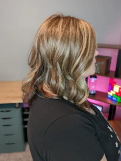 Crave The Wave Topper By Raquel Welch -Best Wig Shop RWCravetheWaveSSIcedCafeLatteSide1 scaled