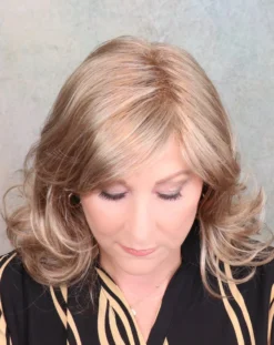 Sonia Wig By Envy 9 Sonia Wig By Envy -Best Wig Shop SoniaEnvyGingerCreamTop