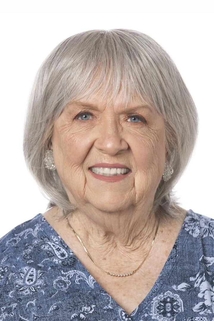 Perfect Topper by Toni Brattin | Heat-Friendly Synthetic Perfect Topper By Toni Brattin | Heat-Friendly Synthetic -Best Wig Shop TB PerfectTopper Product2 After2