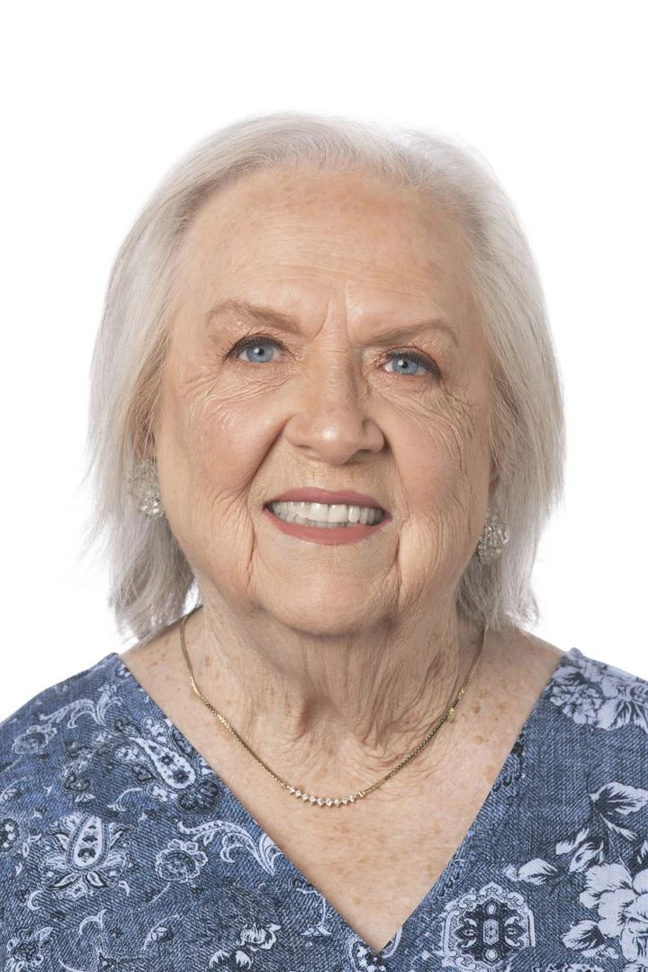 Perfect Topper by Toni Brattin | Heat-Friendly Synthetic Perfect Topper By Toni Brattin | Heat-Friendly Synthetic -Best Wig Shop TB PerfectTopper Product2 Before2